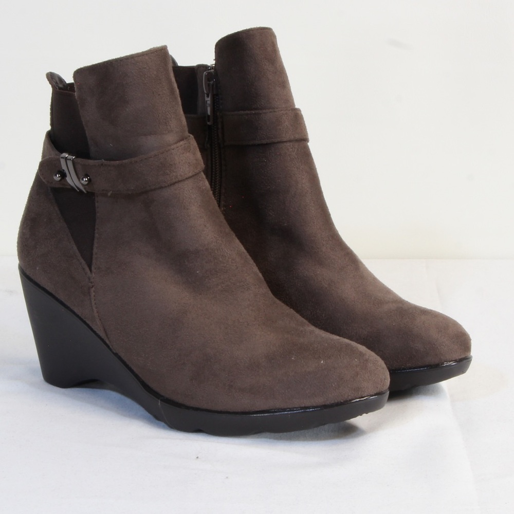 GC Shoes Taupe Veronica Wedge Adjustable Strap and Zipper Bootie Size 6